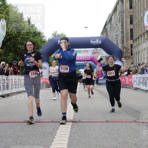 06.09.2026 - CURREX Alsterlauf Yannick Fuchs http://msf.ph/oto/10226968 06.09.2026 10:22:57 Ziel 2206, 2243, 2490, 3275, 3288, 4813, 5128 meine-sportfotos.de
