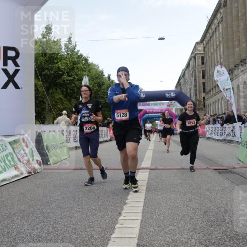 06.09.2026 - CURREX Alsterlauf Yannick Fuchs http://msf.ph/oto/10226972 06.09.2026 10:22:58 Ziel 2206, 2243, 2490, 3275, 3288, 4813, 5128 meine-sportfotos.de