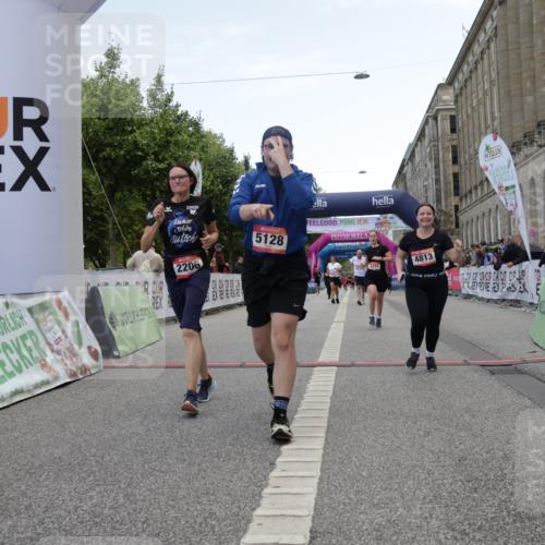 06.09.2026 - CURREX Alsterlauf Yannick Fuchs http://msf.ph/oto/10226973 06.09.2026 10:22:58 Ziel 2206, 2243, 2490, 3275, 3288, 4813, 5128 meine-sportfotos.de