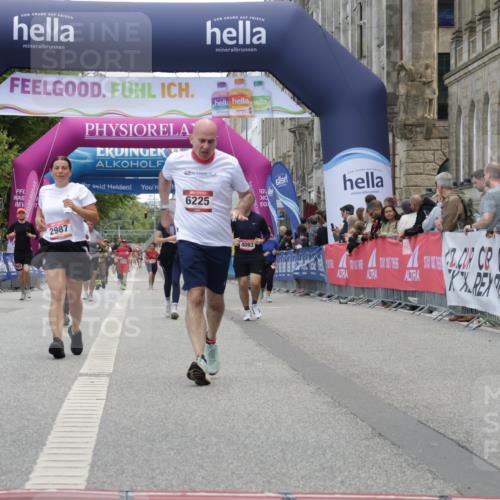 06.09.2026 - CURREX Alsterlauf Yannick Fuchs http://msf.ph/oto/10226986 06.09.2026 10:23:02 Ziel 2206, 2490, 2987, 3275, 4813, 5128, 6225 meine-sportfotos.de