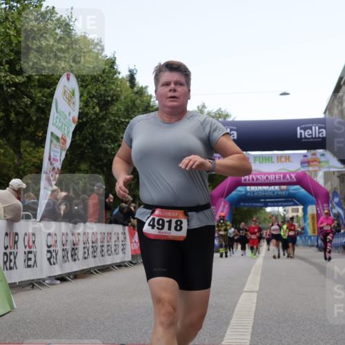 06.09.2026 - CURREX Alsterlauf Yannick Fuchs http://msf.ph/oto/10227021 06.09.2026 10:23:16 Ziel 2945, 4093, 4094, 4918, 5980, 6387 meine-sportfotos.de