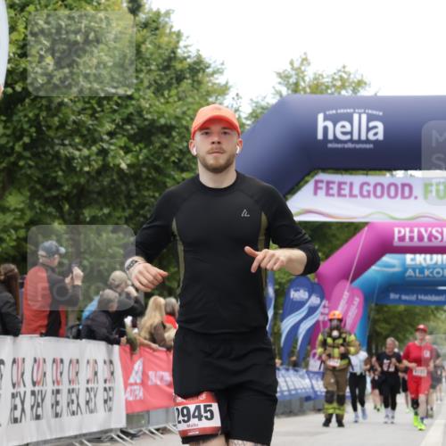 06.09.2026 - CURREX Alsterlauf Yannick Fuchs http://msf.ph/oto/10227022 06.09.2026 10:23:17 Ziel 2945, 4093, 4094, 4918, 5980, 6387 meine-sportfotos.de