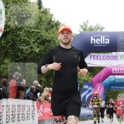 06.09.2026 - CURREX Alsterlauf Yannick Fuchs http://msf.ph/oto/10227023 06.09.2026 10:23:18 Ziel 2945, 3305, 4093, 4094, 4918, 5980, 6387 meine-sportfotos.de