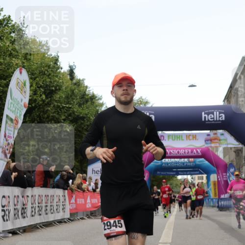 06.09.2026 - CURREX Alsterlauf Yannick Fuchs http://msf.ph/oto/10227026 06.09.2026 10:23:18 Ziel 2945, 3305, 4093, 4094, 4918, 5980, 6387 meine-sportfotos.de