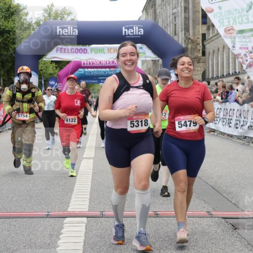 06.09.2026 - CURREX Alsterlauf Yannick Fuchs http://msf.ph/oto/10227039 06.09.2026 10:23:29 Ziel 2593, 3118, 3305, 4122, 5479, 5754 meine-sportfotos.de