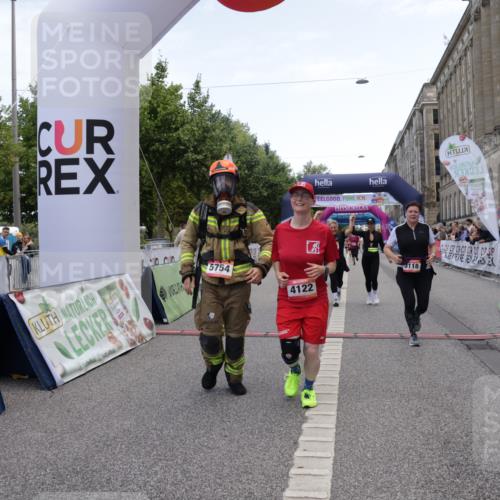 06.09.2026 - CURREX Alsterlauf Yannick Fuchs http://msf.ph/oto/10227053 06.09.2026 10:23:32 Ziel 2591, 2592, 2593, 2939, 3118, 4122, 4303, 5479, 5754 meine-sportfotos.de