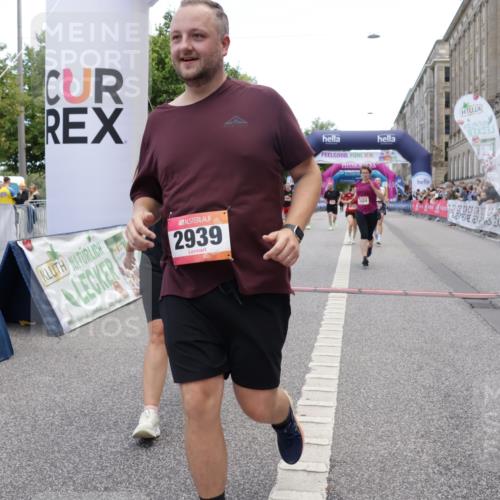 06.09.2026 - CURREX Alsterlauf Yannick Fuchs http://msf.ph/oto/10227081 06.09.2026 10:23:38 Ziel 2591, 2592, 2593, 2939, 3118, 3424, 4122, 4303, 4659, 5754, 6090, 8144 meine-sportfotos.de