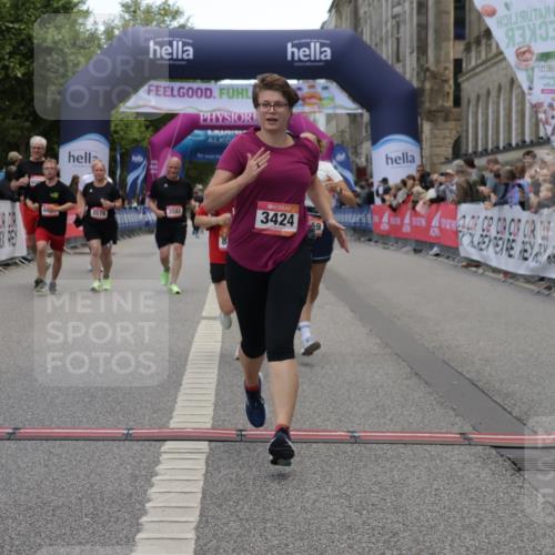06.09.2026 - CURREX Alsterlauf Yannick Fuchs http://msf.ph/oto/10227084 06.09.2026 10:23:39 Ziel 2591, 2592, 2593, 2939, 3118, 3424, 3578, 3582, 4303, 4659, 6090, 8144 meine-sportfotos.de