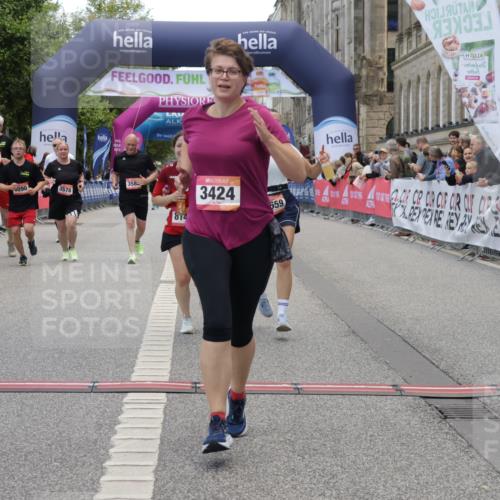 06.09.2026 - CURREX Alsterlauf Yannick Fuchs http://msf.ph/oto/10227086 06.09.2026 10:23:39 Ziel 2591, 2592, 2593, 2939, 3118, 3424, 3578, 3582, 4303, 4659, 6090, 8144 meine-sportfotos.de