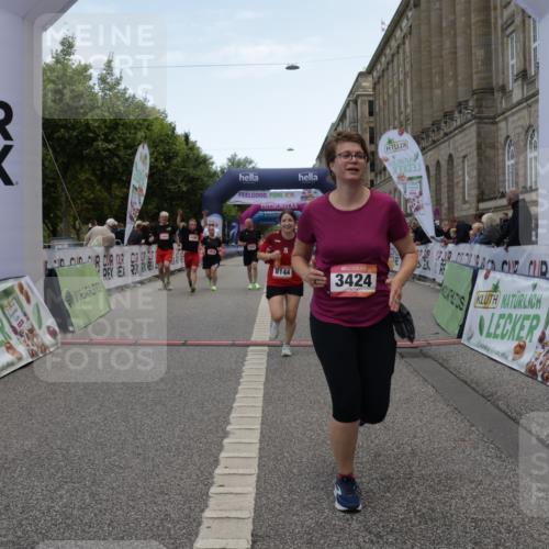 06.09.2026 - CURREX Alsterlauf Yannick Fuchs http://msf.ph/oto/10227090 06.09.2026 10:23:40 Ziel 2591, 2592, 2593, 2939, 3424, 3578, 3582, 4303, 4659, 6090, 8144 meine-sportfotos.de