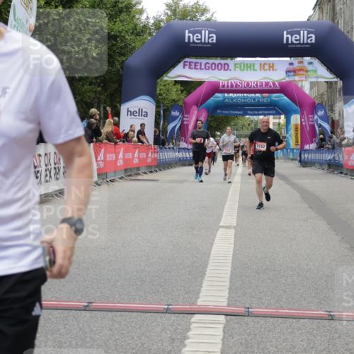 06.09.2026 - CURREX Alsterlauf Yannick Fuchs http://msf.ph/oto/10227116 06.09.2026 10:23:49 Ziel 2152, 3578, 3582, 4450, 6090 meine-sportfotos.de