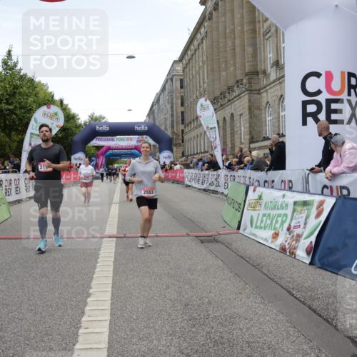 06.09.2026 - CURREX Alsterlauf Yannick Fuchs http://msf.ph/oto/10227129 06.09.2026 10:23:59 Ziel 2127, 2152, 2276, 2553, 5817, 6167 meine-sportfotos.de