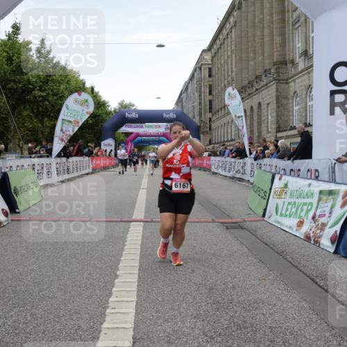 06.09.2026 - CURREX Alsterlauf Yannick Fuchs http://msf.ph/oto/10227148 06.09.2026 10:24:04 Ziel 2127, 2276, 2553, 4271, 5817, 6167 meine-sportfotos.de