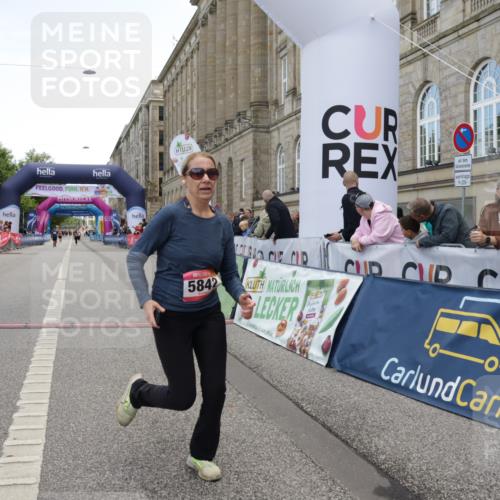 06.09.2026 - CURREX Alsterlauf Yannick Fuchs http://msf.ph/oto/10227234 06.09.2026 10:24:32 Ziel 2662, 3899, 3900, 5604, 5842 meine-sportfotos.de