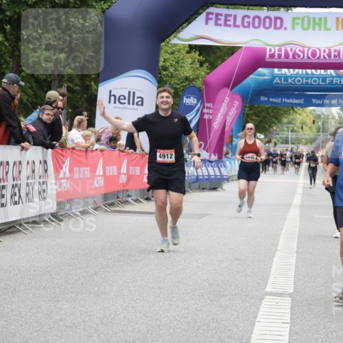 06.09.2026 - CURREX Alsterlauf Yannick Fuchs http://msf.ph/oto/10227245 06.09.2026 10:24:49 Ziel 3716, 4912 meine-sportfotos.de