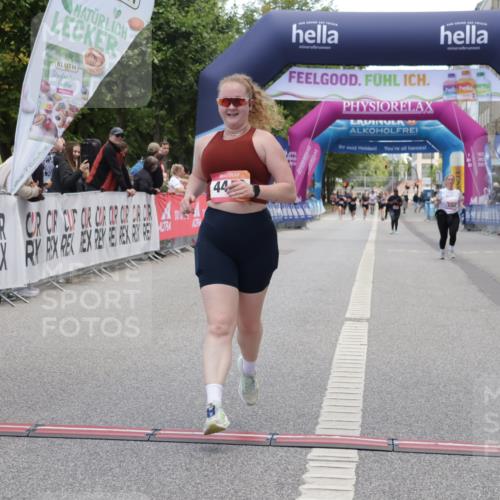 06.09.2026 - CURREX Alsterlauf Yannick Fuchs http://msf.ph/oto/10227262 06.09.2026 10:24:58 Ziel 3716, 4446, 4912, 4927 meine-sportfotos.de