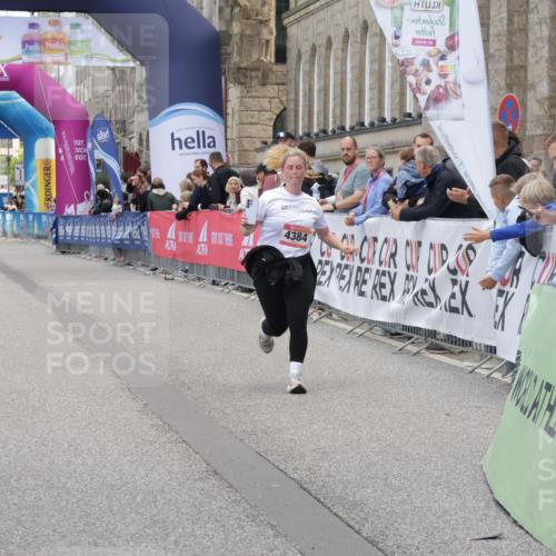 06.09.2026 - CURREX Alsterlauf Yannick Fuchs http://msf.ph/oto/10227271 06.09.2026 10:25:03 Ziel 4384, 4446, 4927 meine-sportfotos.de