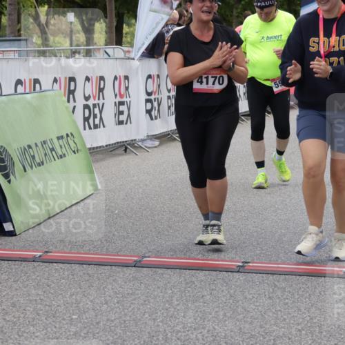 06.09.2026 - CURREX Alsterlauf Yannick Fuchs http://msf.ph/oto/10227391 06.09.2026 10:26:14 Ziel 2439, 2468, 4170, 5944 meine-sportfotos.de