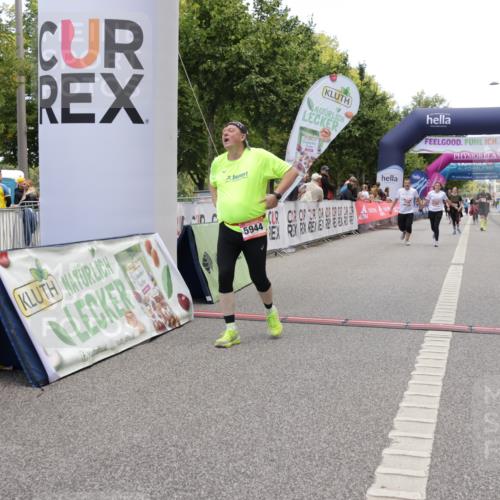 06.09.2026 - CURREX Alsterlauf Yannick Fuchs http://msf.ph/oto/10227402 06.09.2026 10:26:17 Ziel 2439, 2468, 4170, 5944 meine-sportfotos.de