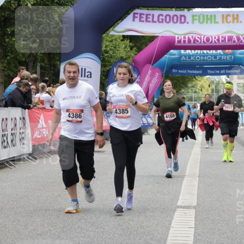 06.09.2026 - CURREX Alsterlauf Yannick Fuchs http://msf.ph/oto/10227403 06.09.2026 10:26:20 Ziel 4170, 4385, 4386, 5944 meine-sportfotos.de