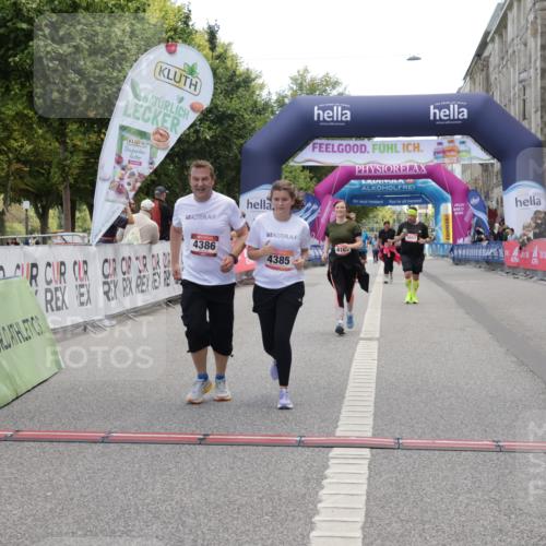 06.09.2026 - CURREX Alsterlauf Yannick Fuchs http://msf.ph/oto/10227409 06.09.2026 10:26:22 Ziel 4168, 4170, 4385, 4386, 5944 meine-sportfotos.de
