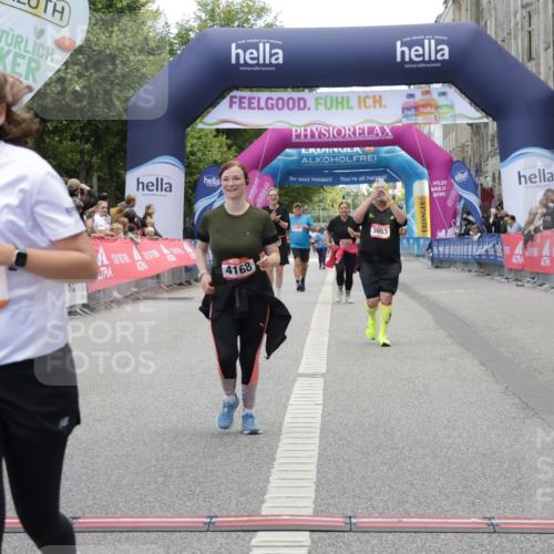 06.09.2026 - CURREX Alsterlauf Yannick Fuchs http://msf.ph/oto/10227413 06.09.2026 10:26:24 Ziel 4168, 4385, 4386, 5944 meine-sportfotos.de