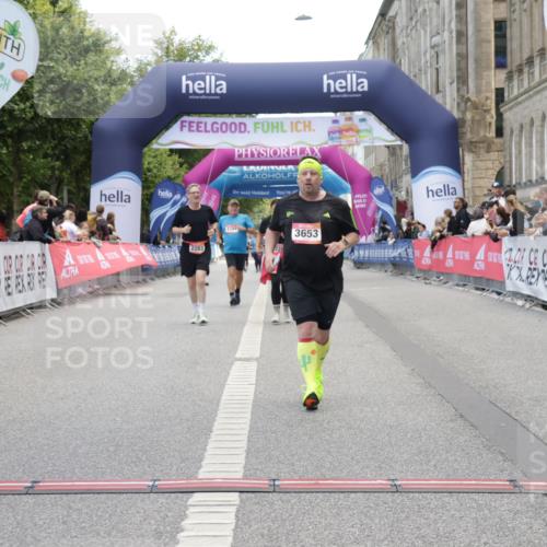 06.09.2026 - CURREX Alsterlauf Yannick Fuchs http://msf.ph/oto/10227418 06.09.2026 10:26:28 Ziel 3653, 4168, 4385, 4386 meine-sportfotos.de