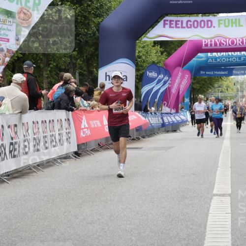 06.09.2026 - CURREX Alsterlauf Yannick Fuchs http://msf.ph/oto/10227430 06.09.2026 10:26:36 Ziel 2282, 2283, 3653, 3784 meine-sportfotos.de