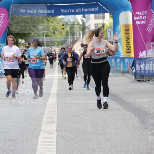 06.09.2026 - CURREX Alsterlauf Yannick Fuchs http://msf.ph/oto/10227437 06.09.2026 10:26:39 Ziel 2282, 2283, 3784, 5058 meine-sportfotos.de