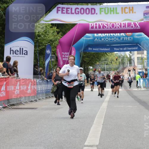 06.09.2026 - CURREX Alsterlauf Yannick Fuchs http://msf.ph/oto/10227482 06.09.2026 10:27:06 Ziel 4978, 5066, 5155, 5156 meine-sportfotos.de