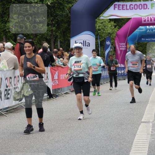 06.09.2026 - CURREX Alsterlauf Yannick Fuchs http://msf.ph/oto/10227500 06.09.2026 10:27:15 Ziel 2052, 3783, 5894, 5895 meine-sportfotos.de
