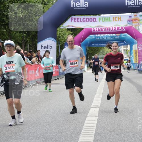 06.09.2026 - CURREX Alsterlauf Yannick Fuchs http://msf.ph/oto/10227505 06.09.2026 10:27:17 Ziel 2052, 3783, 5894, 5895 meine-sportfotos.de