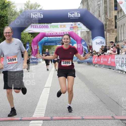06.09.2026 - CURREX Alsterlauf Yannick Fuchs http://msf.ph/oto/10227508 06.09.2026 10:27:19 Ziel 2052, 3783, 5894, 5895 meine-sportfotos.de