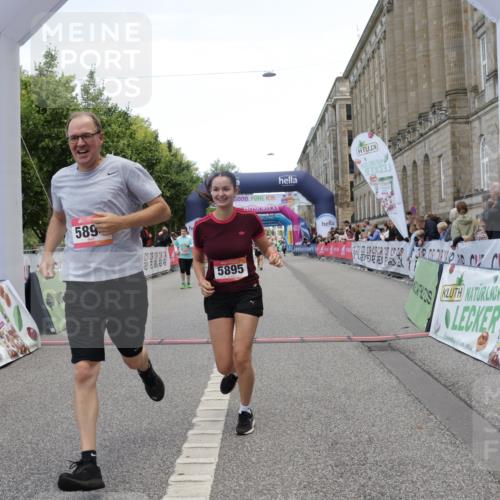 06.09.2026 - CURREX Alsterlauf Yannick Fuchs http://msf.ph/oto/10227515 06.09.2026 10:27:20 Ziel 3043, 3783, 5894, 5895 meine-sportfotos.de