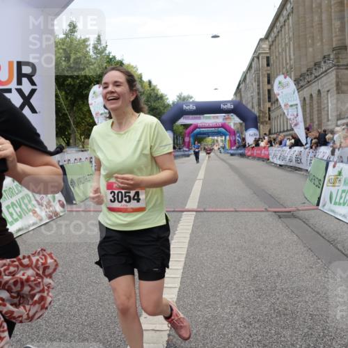 06.09.2026 - CURREX Alsterlauf Yannick Fuchs http://msf.ph/oto/10227602 06.09.2026 10:27:56 Ziel 3054, 4095, 4214, 4351 meine-sportfotos.de