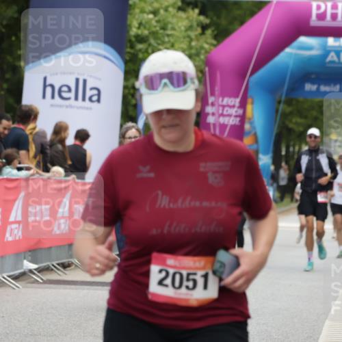 06.09.2026 - CURREX Alsterlauf Yannick Fuchs http://msf.ph/oto/10227649 06.09.2026 10:28:29 Ziel 2051, 6270, 6430 meine-sportfotos.de