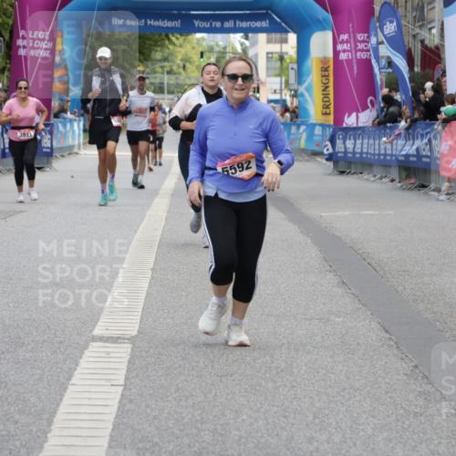 06.09.2026 - CURREX Alsterlauf Yannick Fuchs http://msf.ph/oto/10227654 06.09.2026 10:28:32 Ziel 2051, 4766, 5592, 6270, 6430 meine-sportfotos.de