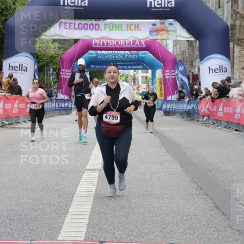 06.09.2026 - CURREX Alsterlauf Yannick Fuchs http://msf.ph/oto/10227658 06.09.2026 10:28:38 Ziel 4766, 4799, 5592 meine-sportfotos.de