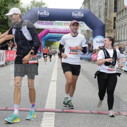 06.09.2026 - CURREX Alsterlauf Yannick Fuchs http://msf.ph/oto/10227672 06.09.2026 10:28:47 Ziel 2852, 2853, 3911, 4799, 4835, 5158, 5880 meine-sportfotos.de