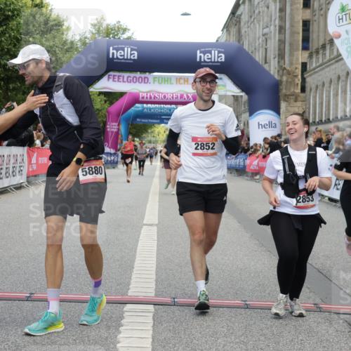 06.09.2026 - CURREX Alsterlauf Yannick Fuchs http://msf.ph/oto/10227673 06.09.2026 10:28:47 Ziel 2852, 2853, 3911, 4799, 4835, 5158, 5880 meine-sportfotos.de