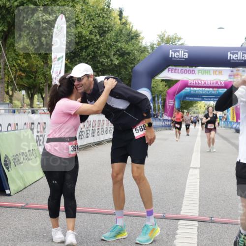06.09.2026 - CURREX Alsterlauf Yannick Fuchs http://msf.ph/oto/10227676 06.09.2026 10:28:48 Ziel 2852, 2853, 3911, 4835, 5158, 5880 meine-sportfotos.de