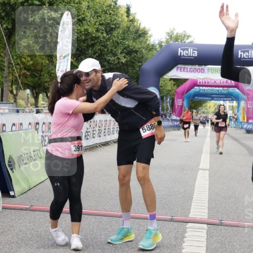 06.09.2026 - CURREX Alsterlauf Yannick Fuchs http://msf.ph/oto/10227677 06.09.2026 10:28:48 Ziel 2852, 2853, 3911, 4835, 5158, 5880 meine-sportfotos.de