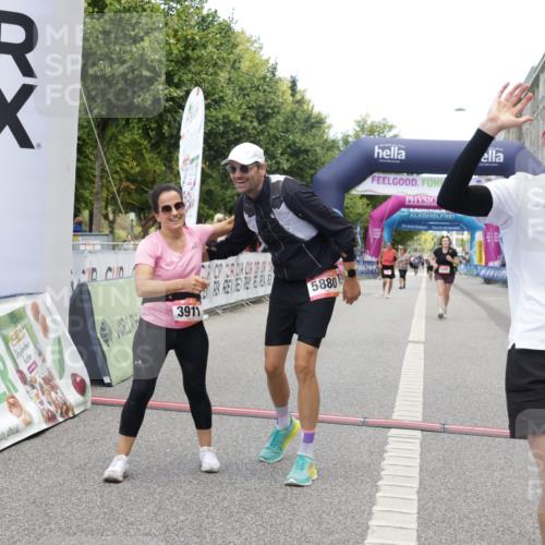 06.09.2026 - CURREX Alsterlauf Yannick Fuchs http://msf.ph/oto/10227679 06.09.2026 10:28:49 Ziel 2852, 2853, 3911, 4835, 5158, 5880 meine-sportfotos.de
