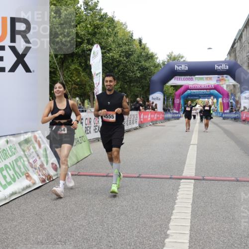06.09.2026 - CURREX Alsterlauf Yannick Fuchs http://msf.ph/oto/10227709 06.09.2026 10:29:12 Ziel 4554, 4555 meine-sportfotos.de