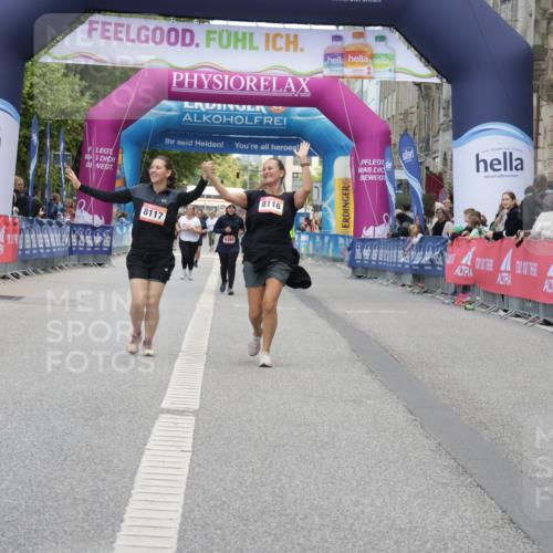 06.09.2026 - CURREX Alsterlauf Yannick Fuchs http://msf.ph/oto/10227712 06.09.2026 10:29:13 Ziel 4554, 4555 meine-sportfotos.de