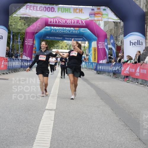 06.09.2026 - CURREX Alsterlauf Yannick Fuchs http://msf.ph/oto/10227714 06.09.2026 10:29:13 Ziel 4554, 4555 meine-sportfotos.de