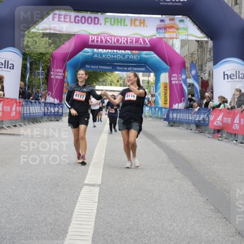 06.09.2026 - CURREX Alsterlauf Yannick Fuchs http://msf.ph/oto/10227715 06.09.2026 10:29:13 Ziel 4554, 4555 meine-sportfotos.de