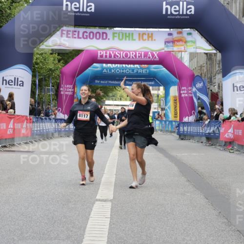 06.09.2026 - CURREX Alsterlauf Yannick Fuchs http://msf.ph/oto/10227717 06.09.2026 10:29:14 Ziel 4554, 4555, 8116, 8117 meine-sportfotos.de