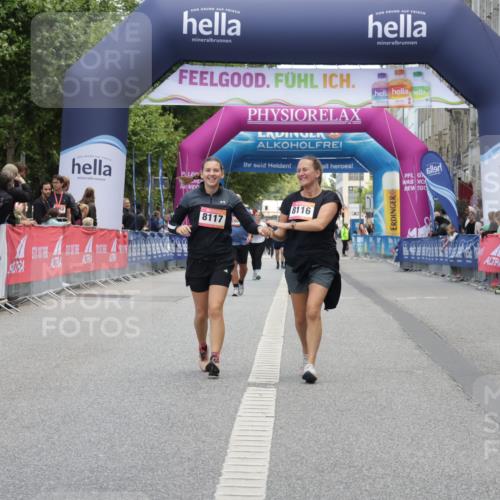 06.09.2026 - CURREX Alsterlauf Yannick Fuchs http://msf.ph/oto/10227720 06.09.2026 10:29:15 Ziel 4554, 4555, 8116, 8117 meine-sportfotos.de