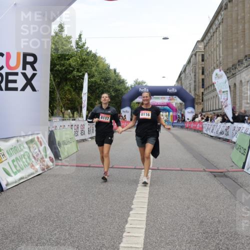 06.09.2026 - CURREX Alsterlauf Yannick Fuchs http://msf.ph/oto/10227732 06.09.2026 10:29:19 Ziel 8116, 8117 meine-sportfotos.de